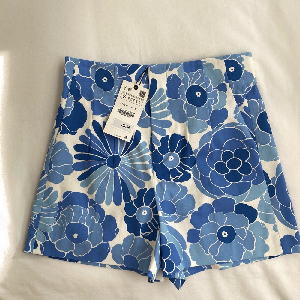 Zara floral shorts with tags